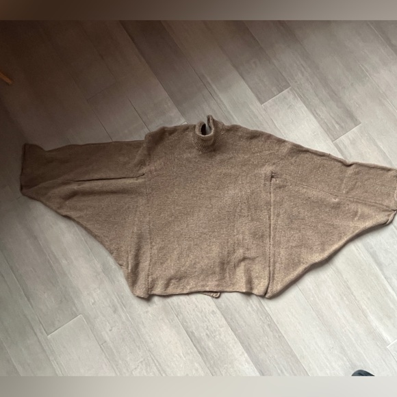 Batwing sweater - Picture 5 of 6